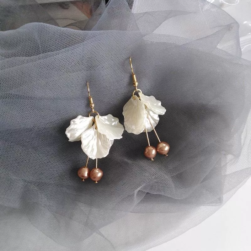 氣質超仙白色貝殼花瓣唯美珍珠流蘇韓國耳環夾
