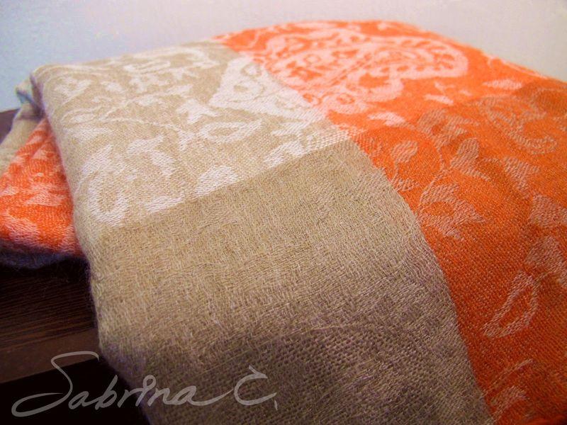 Pashmina極細緻圖騰圍巾披肩(橘卡其)