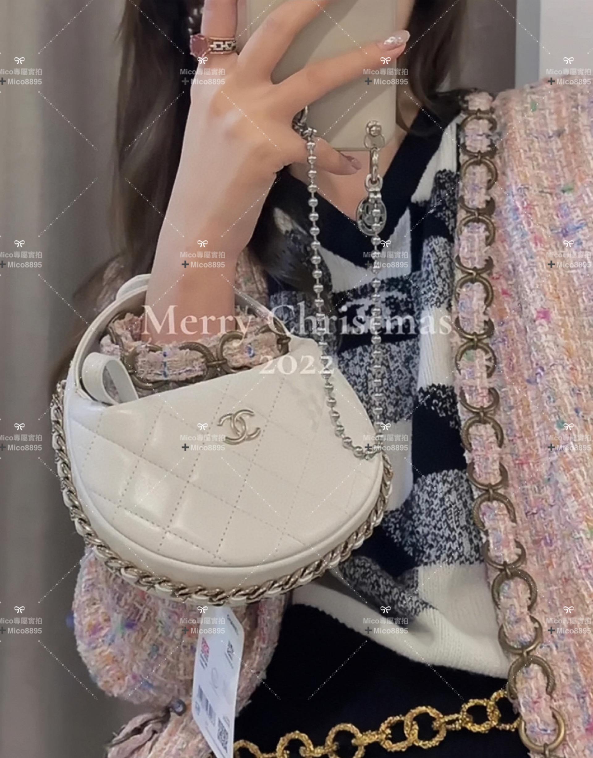 CHANEL 23𝒄早春🌿 𝒑𝒐𝒖𝒄𝒉圓圈鏈條手拿包白色小羊皮16cm | Mico