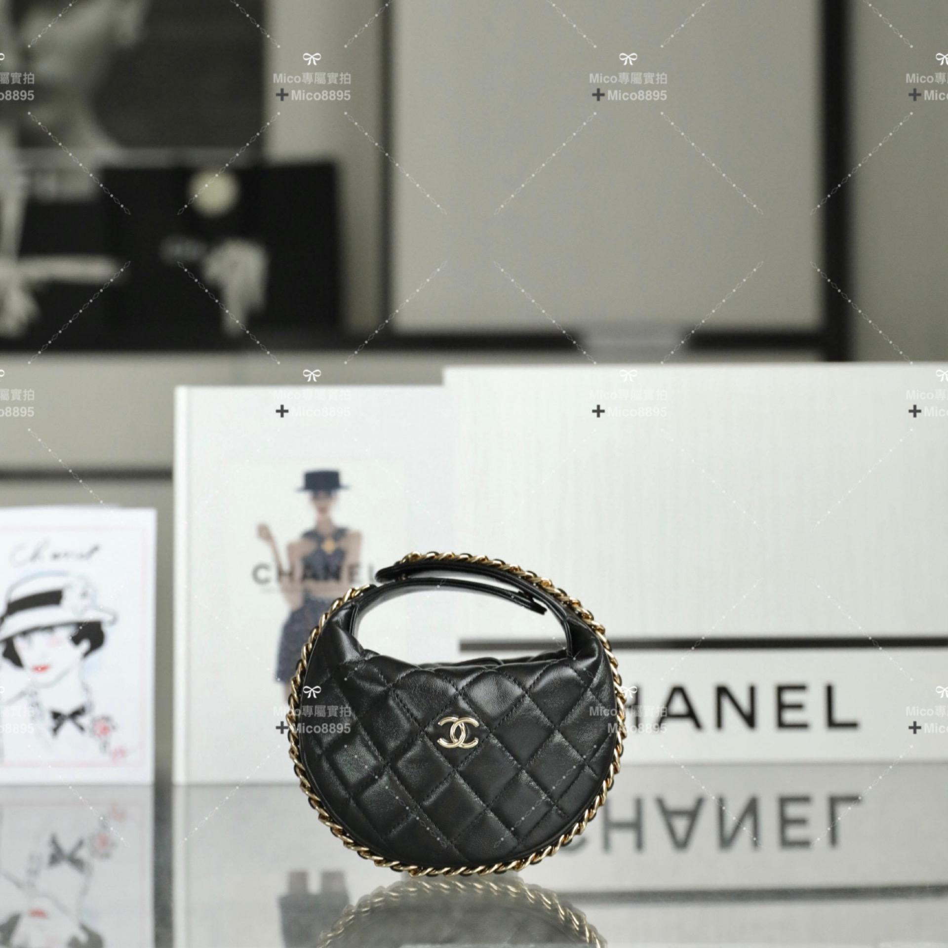 CHANEL 23𝒄早春🌿 𝒑𝒐𝒖𝒄𝒉圓圈鏈條手拿包黑色小羊皮16cm | Mico