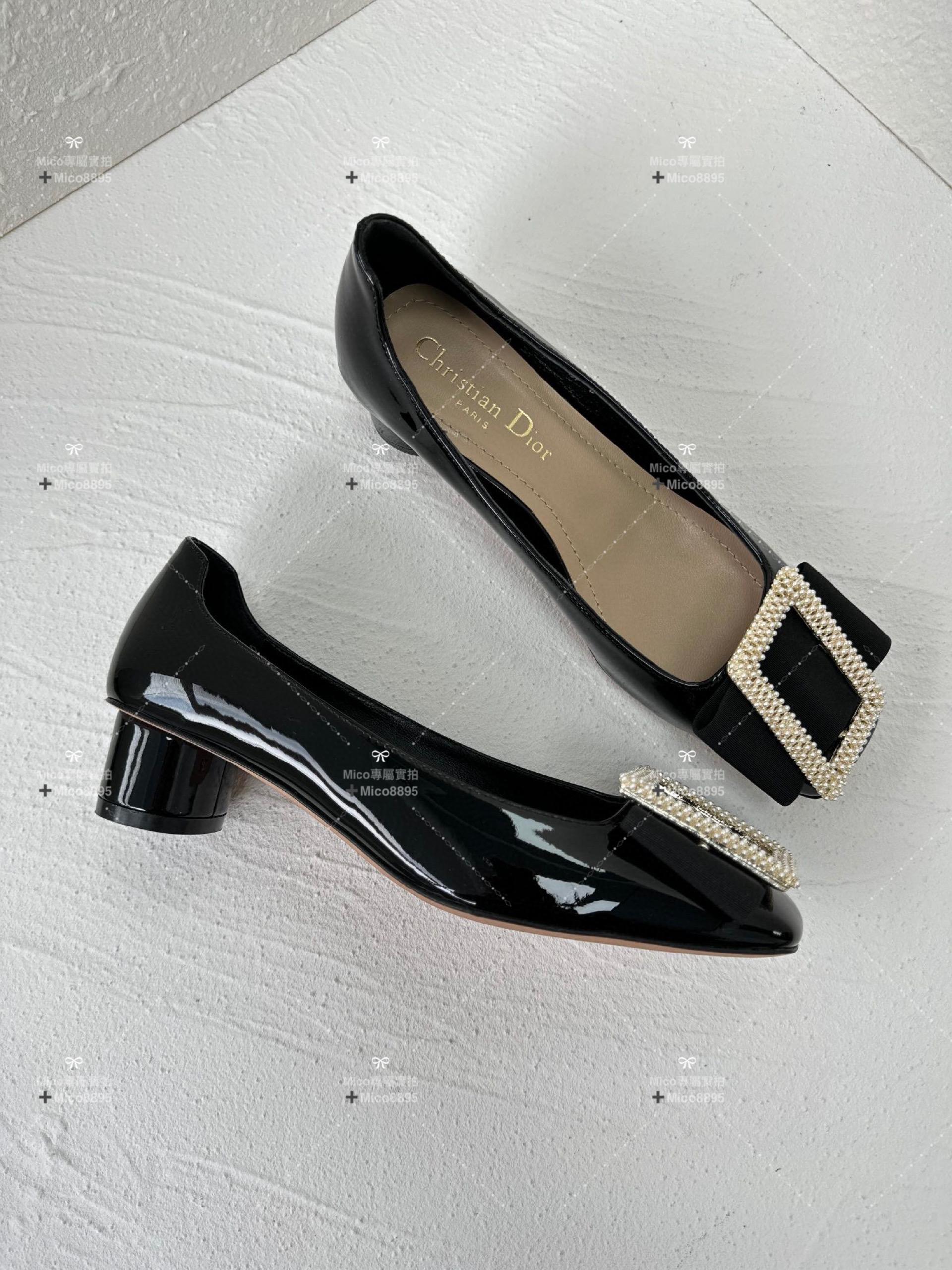 Dior x Roger Vivier 秋冬合作款瑪麗珍方頭低跟鞋漆皮黑/珍珠釦4.5cm