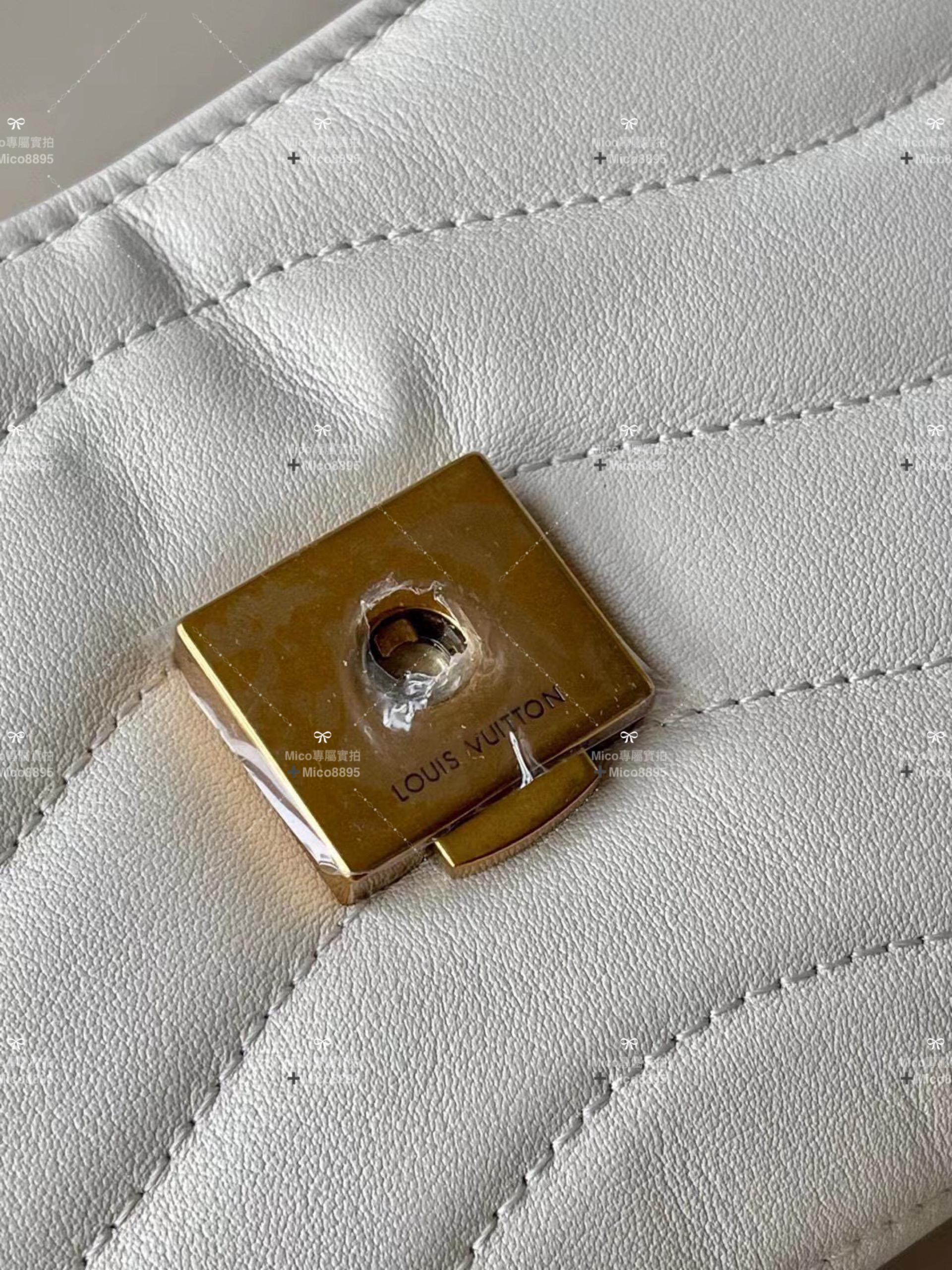 Louis Vuitton M21797 Hold Me , White, One Size